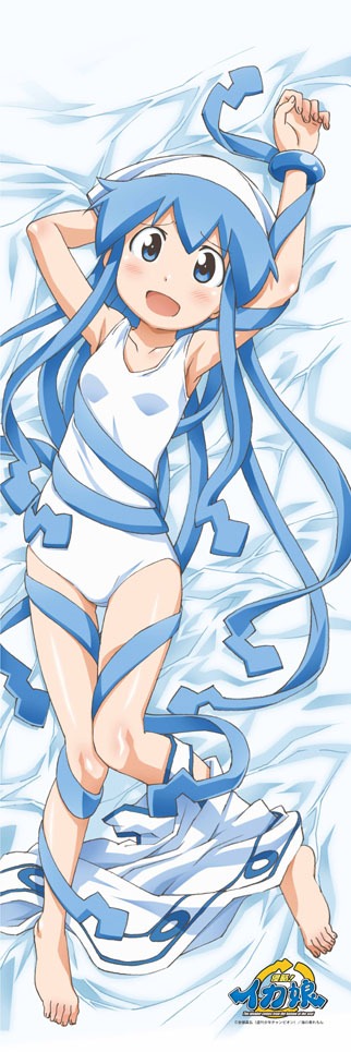 「侵略！イカ娘」抱き枕カバーの裏イラスト。 (C)安部真弘(週刊少年チャンピオン)/海の家れもん