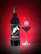 ワイングラスにも999のヘッドマークを刻印。(C) 松本零士・東映アニメーション