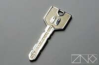 付属するカギ型チャーム