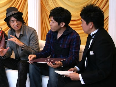 トーク収録風景。左から許斐剛、新垣樽助、アメリカザリガニ柳原。