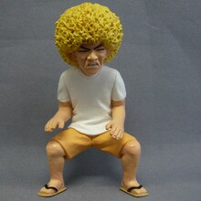 「アフロ田中 フィギュアストラップ 金髪ver.」正面。(C)のりつけ雅春/小学館　ビッグコミックスピリッツ連載中