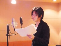 椿京汰役・浪川大輔のアフレコ写真。