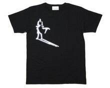 「バクマン。」とのコラボTシャツ「超ヒーロー伝説」。(C)大場つぐみ・小畑健・集英社／NHK・NEP・ShoPro