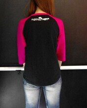 Tシャツの着用例。（c）高橋留美子／小学館　阪神タイガース承認TSH