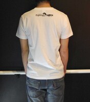 Tシャツの着用例。（c）高橋留美子／小学館　阪神タイガース承認TSH