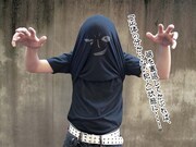 「黒ずくめの組織Tシャツ」使用例。(C)青山剛昌／小学館・読売テレビ・TMS 1996