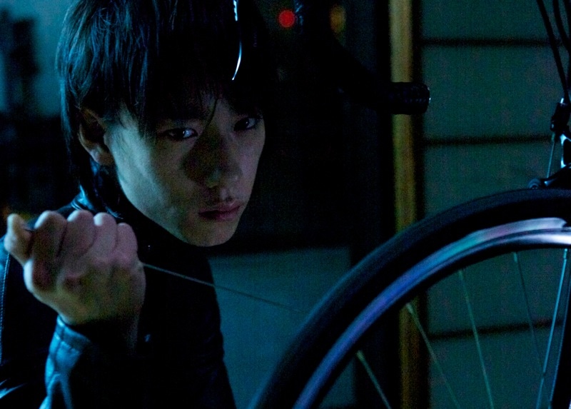 実写版「ブラック・エンジェルズ」場面写真（c）2011 ジェネオン・ユニバーサル・エンターテイメント