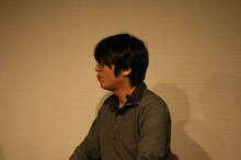 榎本俊二。妻は少女マンガ家の耕野裕子だ。