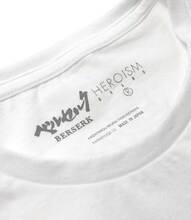 「ガッツ」Tシャツ（ホワイト）(C)三浦建太郎 / 白泉社