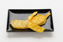 近藤のバナナ餃子（4月4日からの追加メニュー）(C)空知英秋／集英社・テレビ東京・電通・サンライズ・アニプレックス