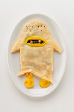 エリザベスのオッサン餃子（4月4日からの追加メニュー）(C)空知英秋／集英社・テレビ東京・電通・サンライズ・アニプレックス