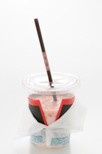 銀さんのいちご牛乳（4月4日からの追加メニュー）(C)空知英秋／集英社・テレビ東京・電通・サンライズ・アニプレックス