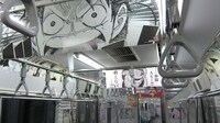 「ゴムの手線」車内の様子。（この写真は許可を得て撮影しております）(C)尾田栄一郎／集英社　