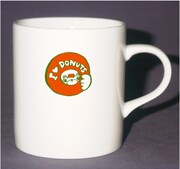 「オノクマカフェ」で販売されるマグカップ。