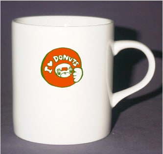 「オノクマカフェ」で先行販売される新作マグカップ。