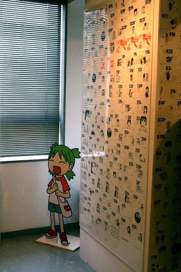 「よつばと10年1日展」会場風景。