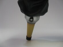 「RDF/烈海王（強きを求めし者）」限定版の義足。通常版には両足がある。(C)板垣恵介/FWD Inc.