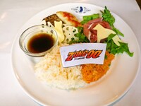 キュアメイドカフェのメニュー「コバンとクロベエのプレート」。