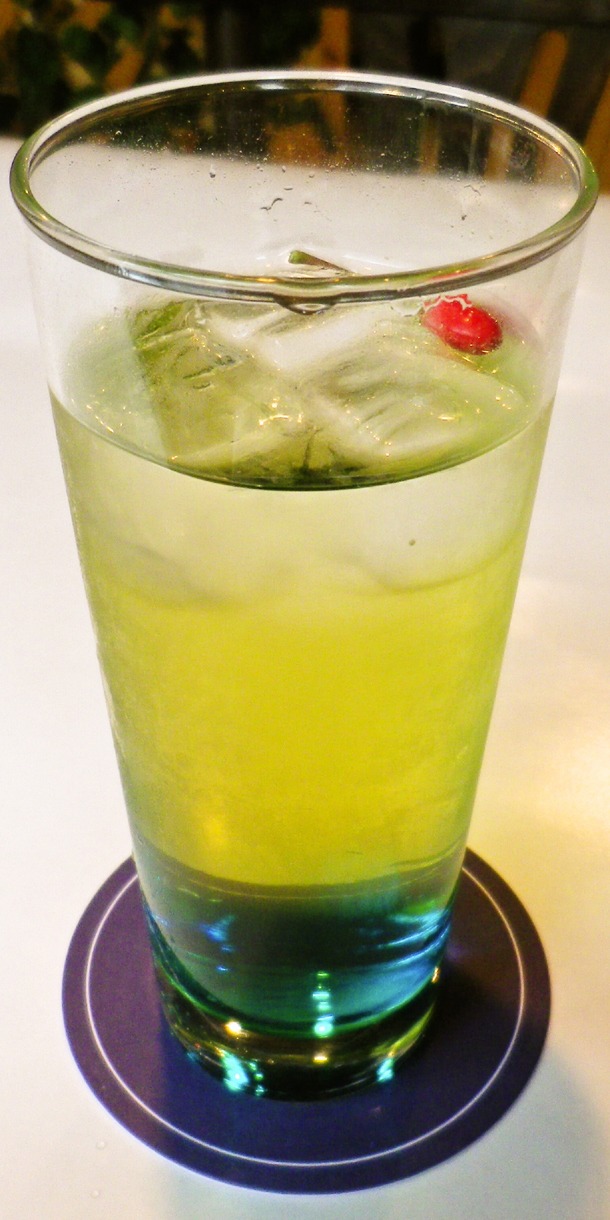 キュアメイドカフェのメニュー「志萬の憂鬱チェリーソーダ」。
