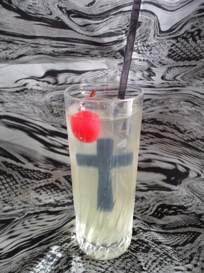 QUEEN DOLCEのメニュー「志萬 ＜桜桃架刑＞おうとうかけい」。