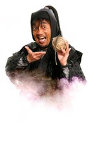 海松万寿烏に扮する竹中直人。(C)NHK・尼子騒兵衛・総合ビジョン (C)2011実写版「忍たま乱太郎」製作委員会