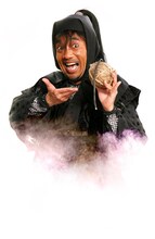 海松万寿烏に扮する竹中直人。(C)NHK・尼子騒兵衛・総合ビジョン (C)2011実写版「忍たま乱太郎」製作委員会