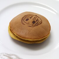 まんが王八王子店で販売される、八王子たま印のどら焼き。