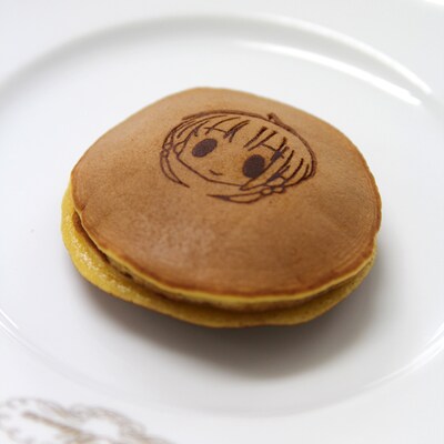 まんが王八王子店で販売される、八王子たま印のどら焼き。