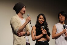 左からタイム涼介、水崎綾女、牧田哲也。