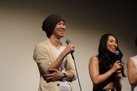 タイム涼介（左）、水崎綾女（右）。