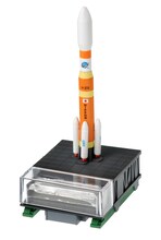 「宇宙兄弟」14巻限定版特典のH-ⅡBロケットフィギュア。(c)小山宙哉／講談社