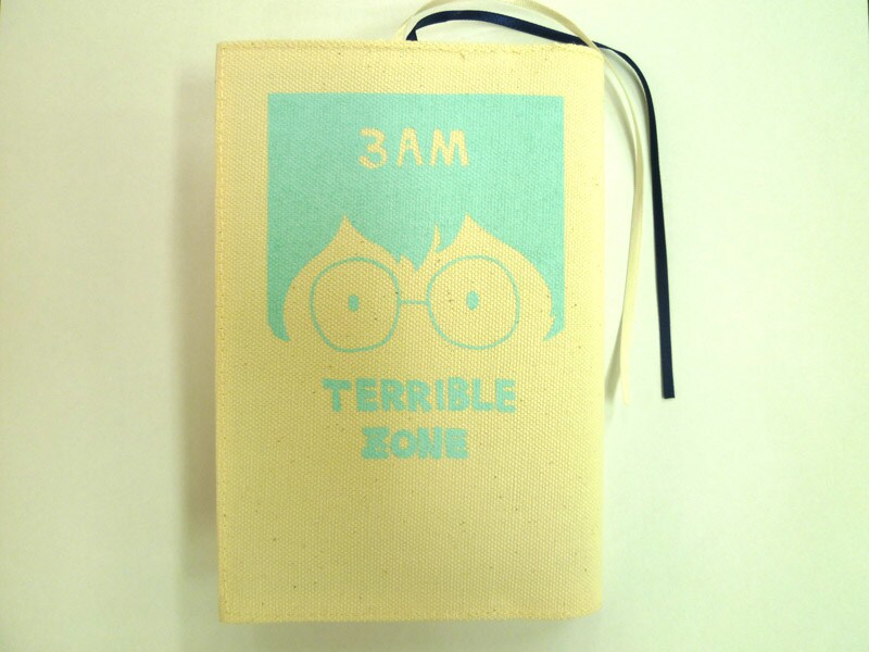 抽選で150名にプレゼントされるブックカバー。デフォルメたまこがあしらわれた愛らしいデザインだ。