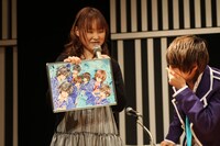 2次元化された自分に感動する青明寺浦正（右）。(C)種村有菜/集英社