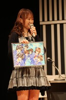 イラストを見せる有菜っち。(C)種村有菜/集英社