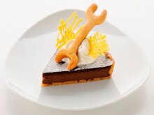 エドとウィンリィのチョコタルト (C)荒川弘／HAGAREN THE MOVIE 2011 (C)荒川弘/鋼の錬金術師製作委員会・MBS