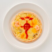 フラメルの紋章ピザ (C)荒川弘/HAGAREN THE MOVIE 2011 (C)荒川弘/鋼の錬金術師製作委員会・MBS