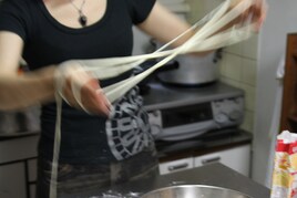 作者自らクッキング!森薫が「乙嫁」の食事シーンを再現