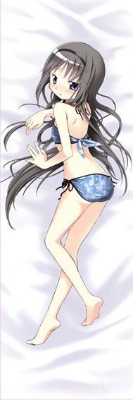 ムービックから発売される、暁美ほむらの抱き枕。画像は裏面のイメージ。(C)Magica Quartet／Aniplex・Madoka Partners・MBS