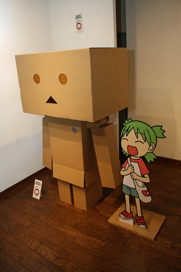 3階で入場者を出迎える立体ダンボー&よつばパネル。