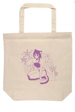 プレゼントされる「白衣のカノジョ」トートバッグ。イラストは日坂水柯描き下ろしだ。