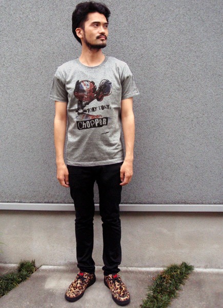 ユニオンジャック柄のチョッパーを前面にプリントした「SR'ES RAINBOW　ONE PIECE UNIONJACK CHOPPER TEE」。(C)尾田栄一郎／集英社・フジテレビ・東映アニメーション