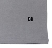 チョッパーをイメージした「ONE PIECE FOOTBALL LINEポロシャツ」のグレー。(C)尾田栄一郎／集英社・フジテレビ・東映アニメーション