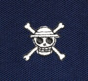 ルフィをイメージした「ONE PIECE FOOTBALL LINEポロシャツ」のネイビー。(C)尾田栄一郎／集英社・フジテレビ・東映アニメーション