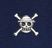 ルフィをイメージした「ONE PIECE FOOTBALL LINEポロシャツ」のネイビー。(C)尾田栄一郎／集英社・フジテレビ・東映アニメーション