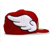 「Dr.スランプ アラレちゃん New Era 59FIFTY CAP（レッド）」のサイド。