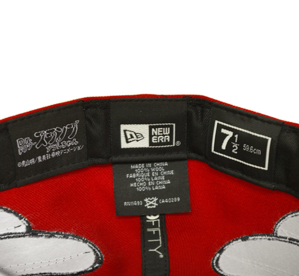 「Dr.スランプ アラレちゃん New Era 59FIFTY CAP（レッド）」の内側。