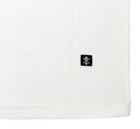 サンジをイメージした「ONE PIECE FOOTBALL LINEポロシャツ」のホワイト。(C)尾田栄一郎／集英社・フジテレビ・東映アニメーション