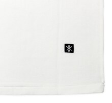 サンジをイメージした「ONE PIECE FOOTBALL LINEポロシャツ」のホワイト。(C)尾田栄一郎／集英社・フジテレビ・東映アニメーション