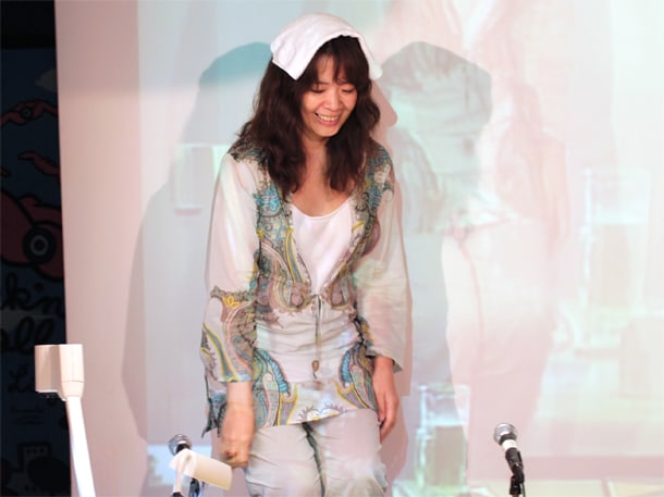 「いい湯だな」をBGMに、頭にタオルを乗せて登場したヤマザキ。