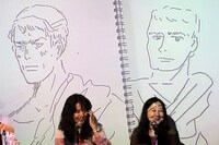 新宿ロフトプラスワンで7月25日に開催された「西原理恵子の人生画力対決」の写真。左がヤマザキマリ、右が西原理恵子の描いた「テルマエ・ロマエ」のルシウスだ。コミックナタリーによる対決レポートは、記事下段の関連リンクから。